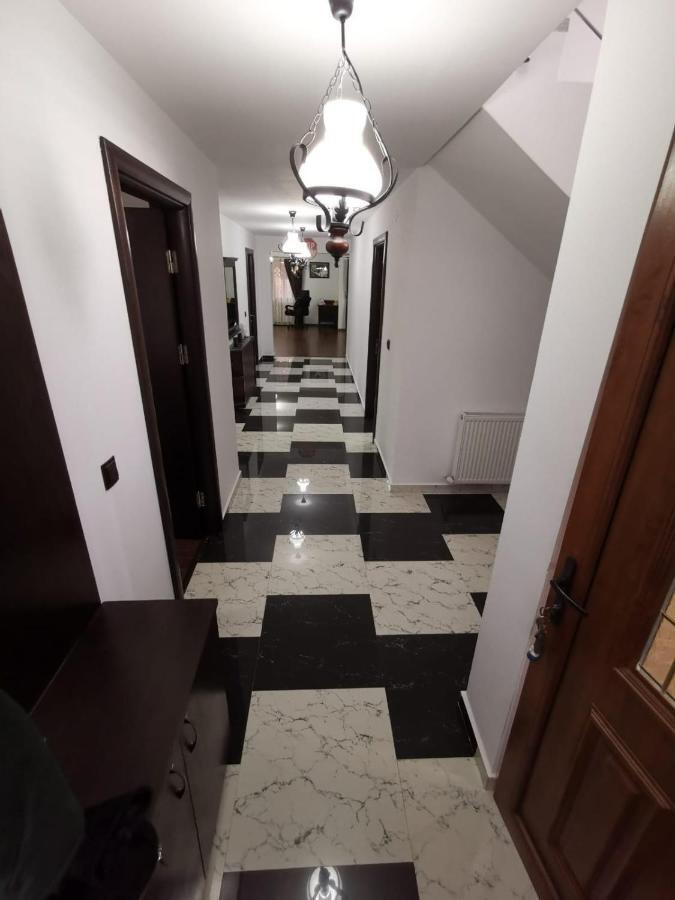 Vila De Vacanta Curtea de Argeş Exterior foto